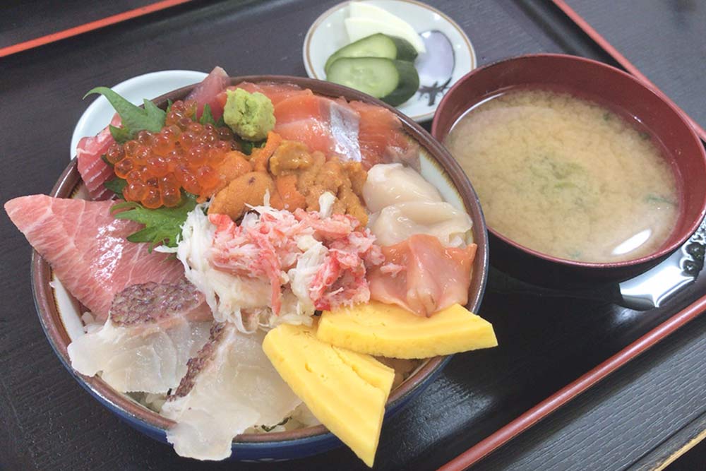 千葉の長谷川食堂のびっくり海鮮丼